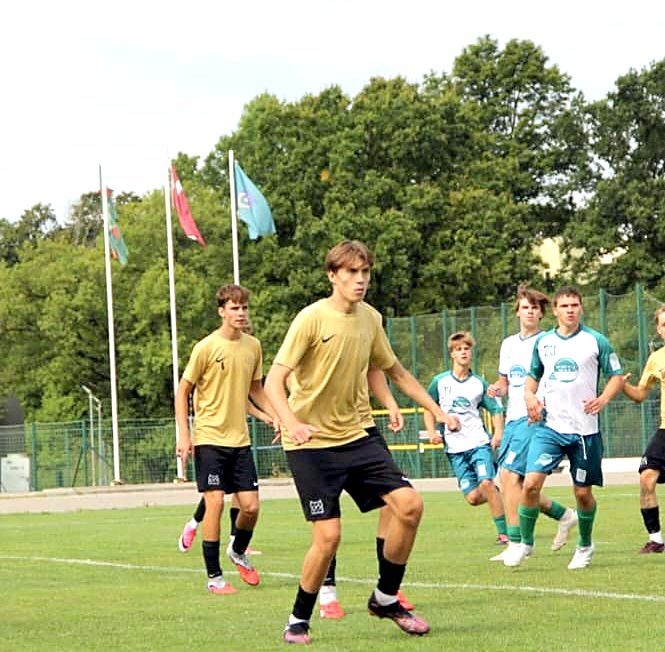 Aleksandr Dauber holding his position during a match