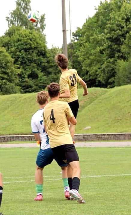 Aleksandr Dauber (#31) jumping for a header
